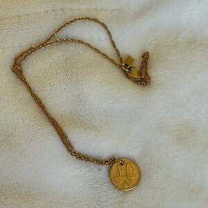 Chic Gold Pendant Necklace